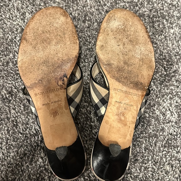 Used Burberry authentic kitten heel thong style - Picture 3 of 5